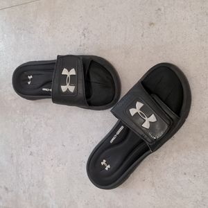 Under Armour Black Slides size 7 youth or 9 womens
